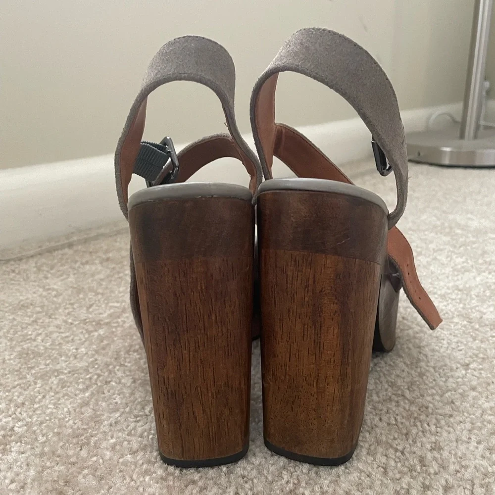 Size 7.5 Lulu’s heels - Picture 4 of 4